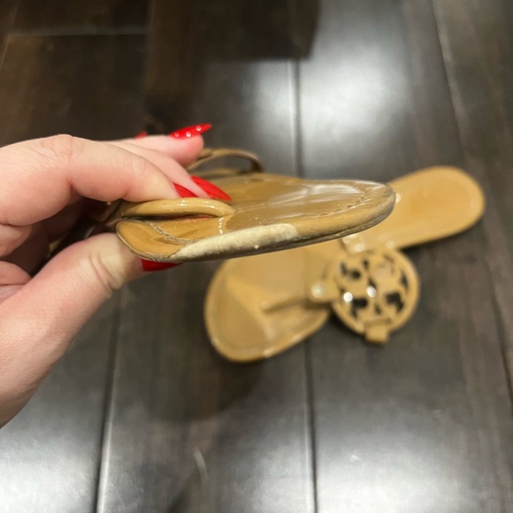 Tory Burch MILLER PATENT SANDAL color tan size 9.5 - Picture 3 of 3